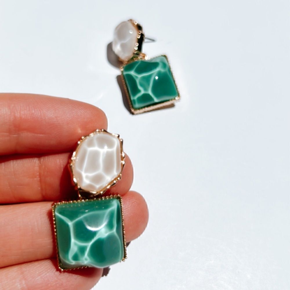 Geo  dangle drop earring A131